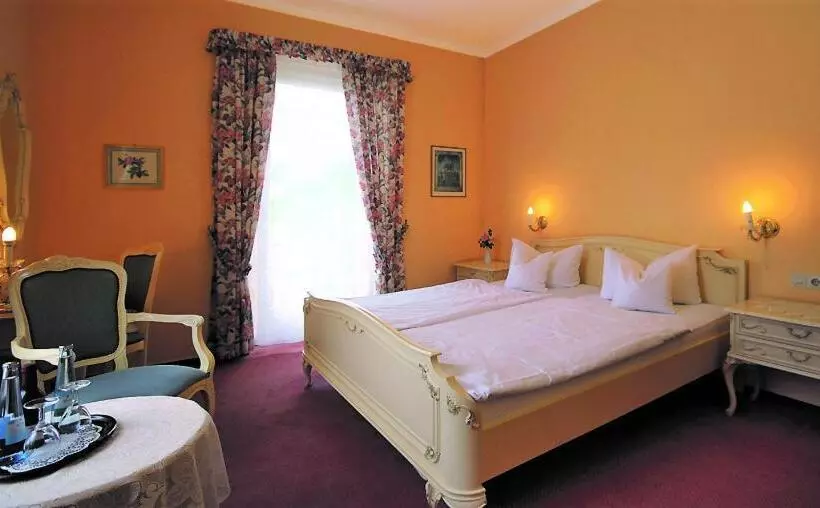 Yoga Jasmin Ehemals Hotel Eberhardt Burghardt