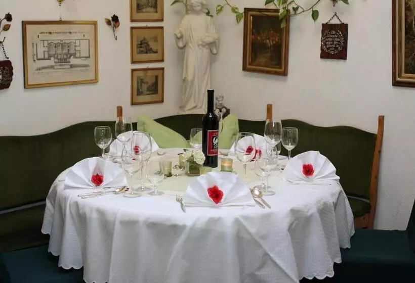 Yoga Jasmin Ehemals Hotel Eberhardt Burghardt