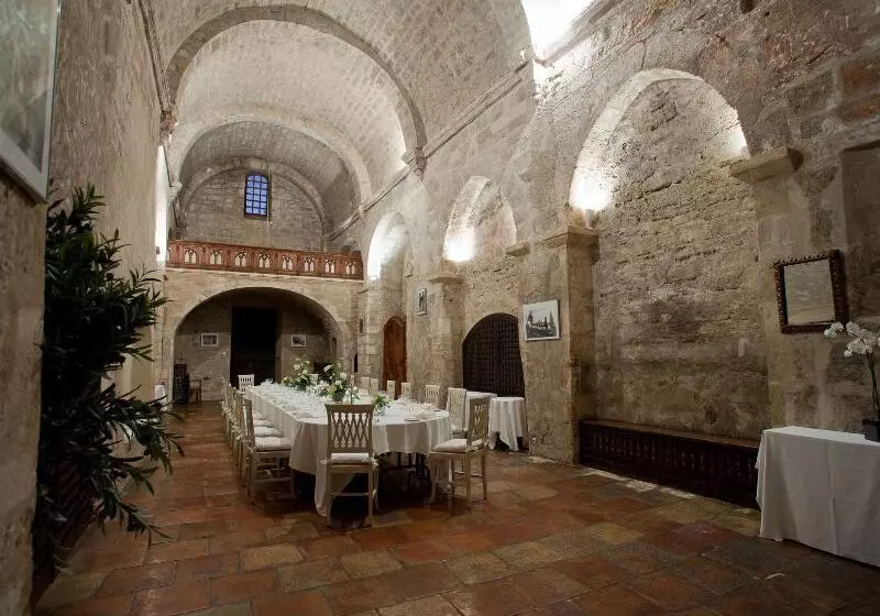 Garrigae Abbaye De Sainte Croix Hotel Et Table Provencale D Elegance