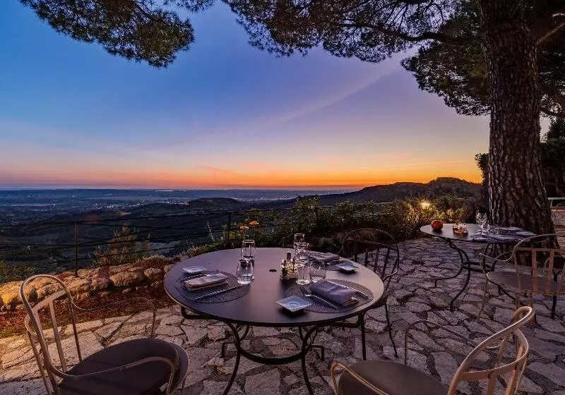 Garrigae Abbaye De Sainte Croix Hotel Et Table Provencale D Elegance