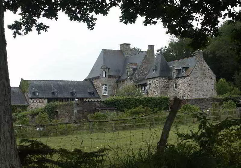 Otel Chateau de Brelidy