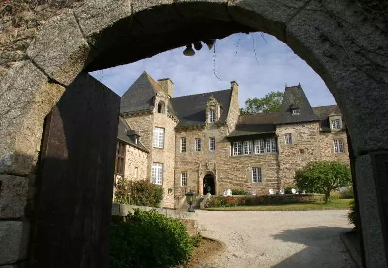 Otel Chateau de Brelidy