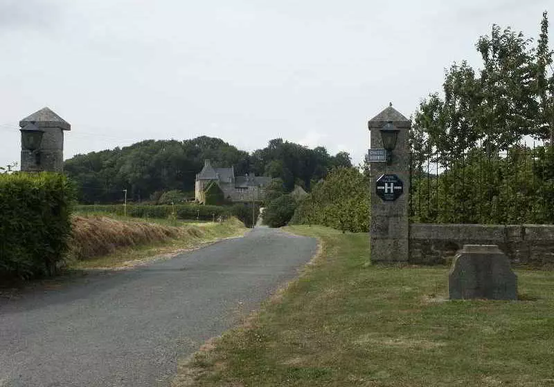Otel Chateau de Brelidy