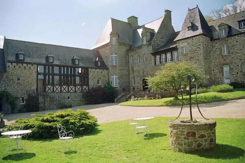 Otel Chateau de Brelidy