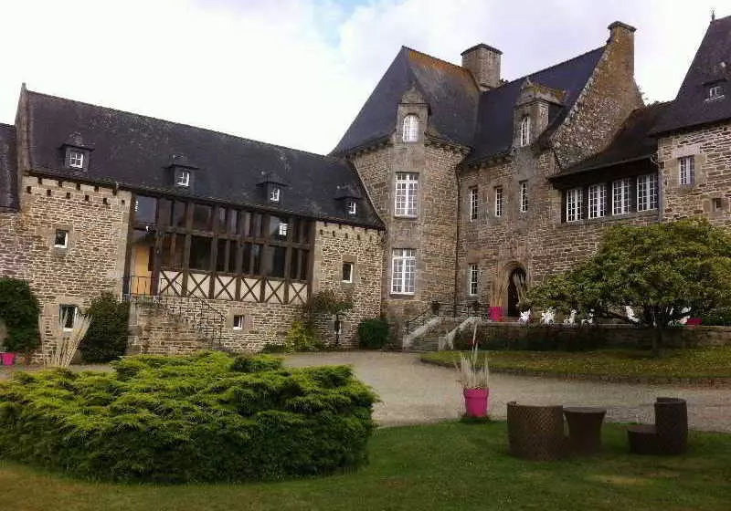 Otel Chateau de Brelidy