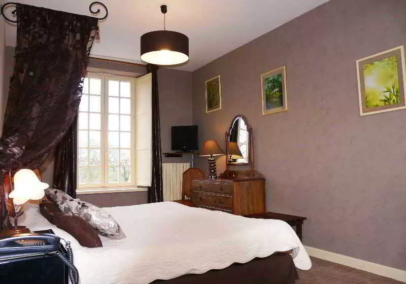 Otel Chateau de Brelidy