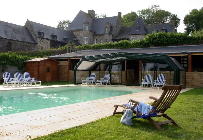 Otel Chateau de Brelidy