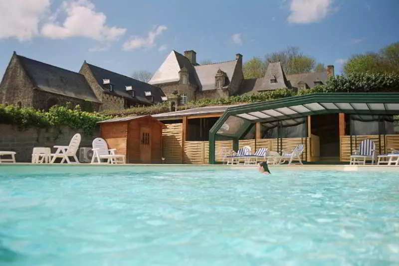 Otel Chateau de Brelidy