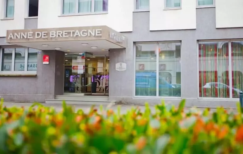 هتل Hôtel Anne De Bretagne