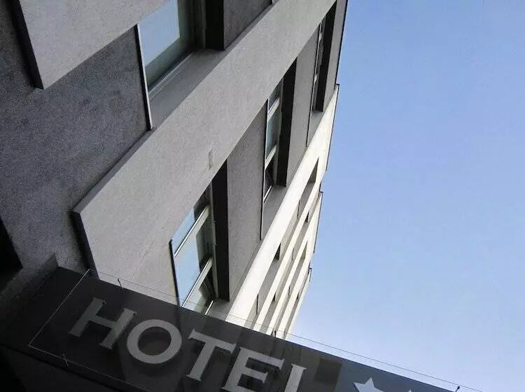 هتل Hôtel Anne De Bretagne