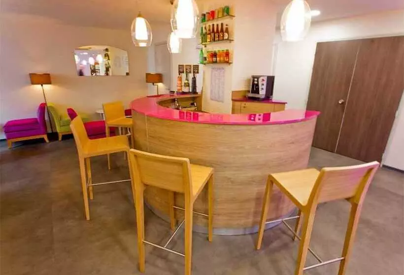 هتل Hôtel Anne De Bretagne