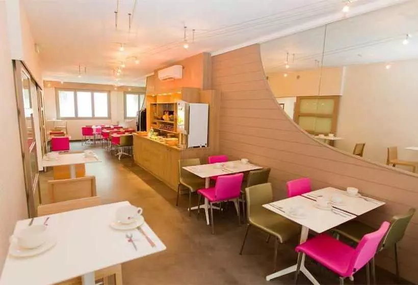 هتل Hôtel Anne De Bretagne