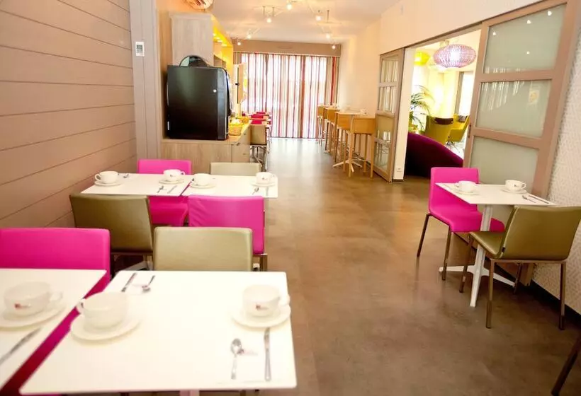 هتل Hôtel Anne De Bretagne