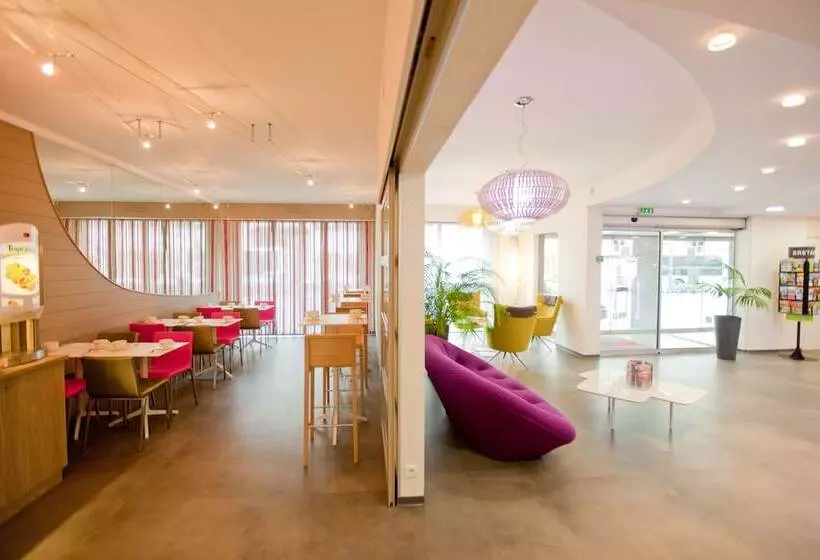 هتل Hôtel Anne De Bretagne