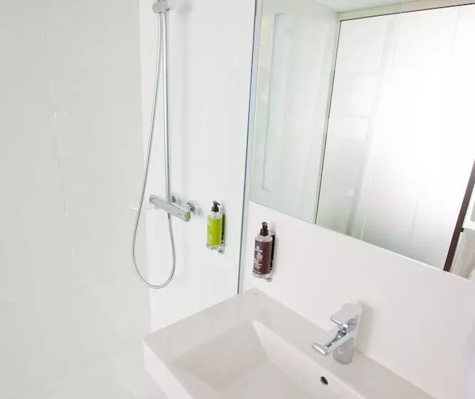 هتل Hôtel Anne De Bretagne