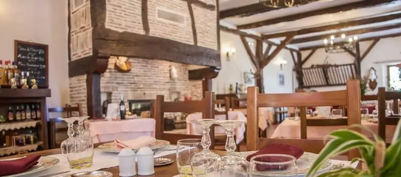 Logis Hotels   Auberge De L île   Hôtel 3 étoiles Et Restaurant