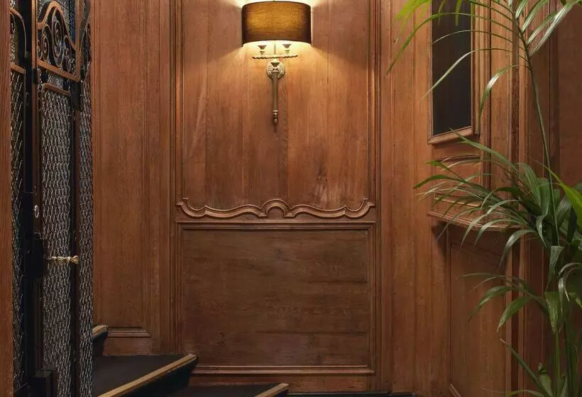 ホテル Melia Paris Champselysees