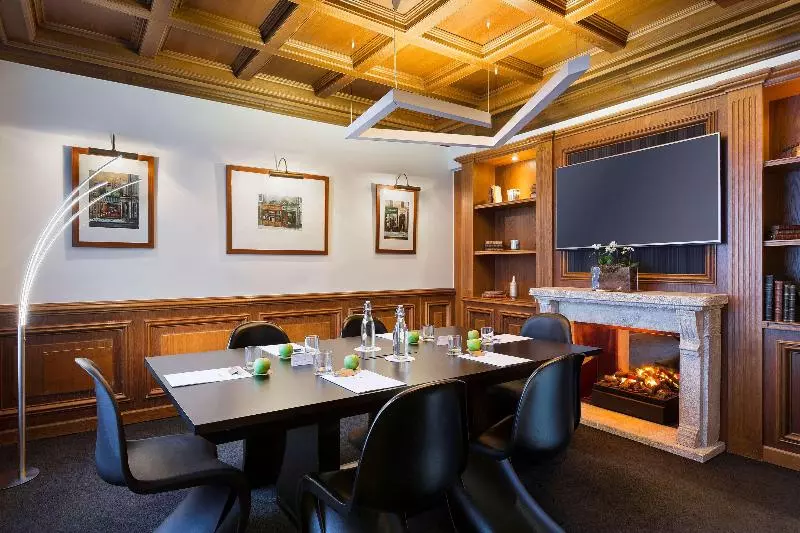 ホテル Melia Paris Champselysees