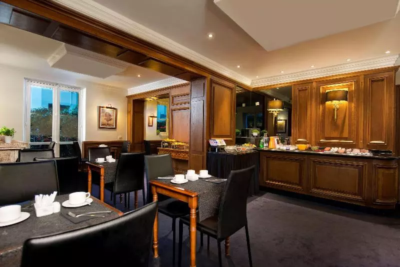 ホテル Melia Paris Champselysees