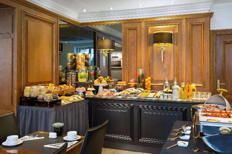 ホテル Melia Paris Champselysees