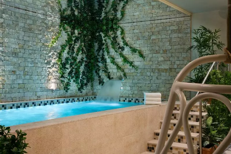 Royal Madeleine Hotel & Spa