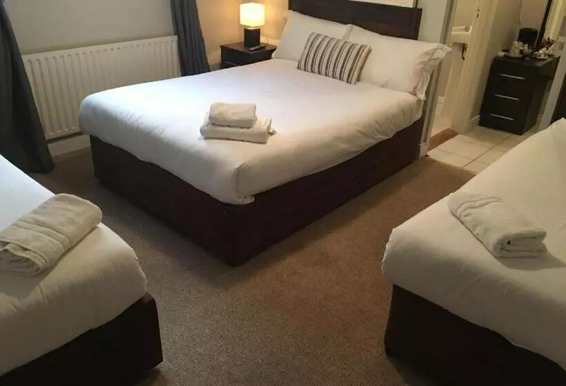 酒店 The Midway Bar & Guesthouse