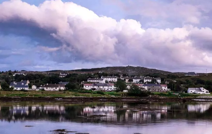 酒店 The Midway Bar & Guesthouse