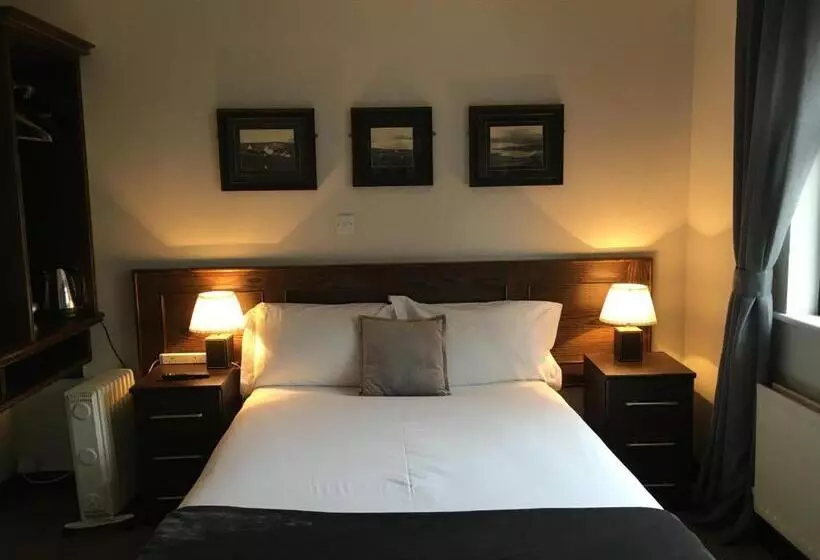 酒店 The Midway Bar & Guesthouse