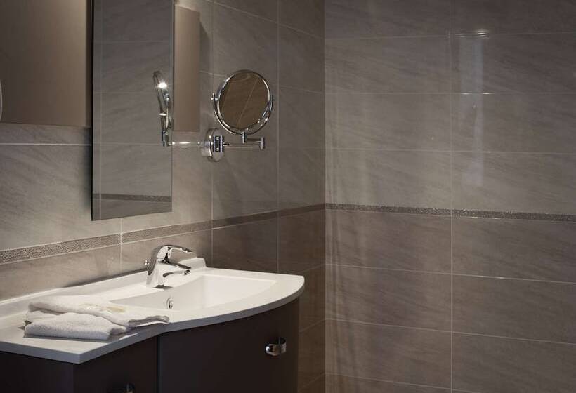 Brit Hotel De Grignan Vichy