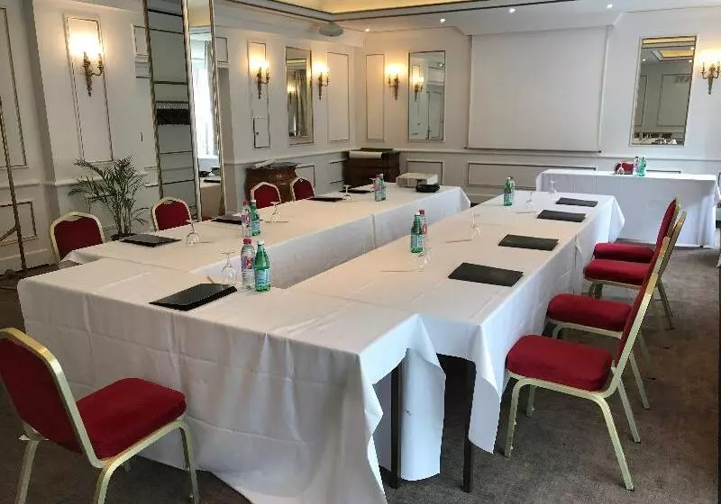 בית מלון כפרי Carlton