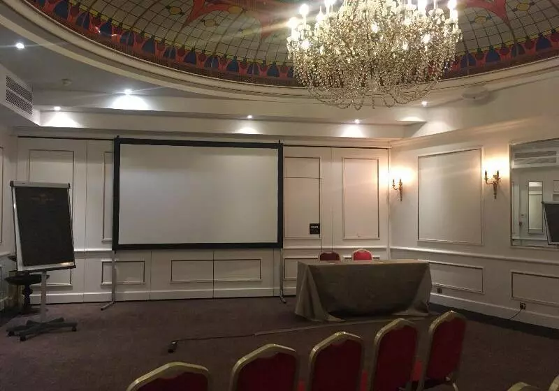 בית מלון כפרי Carlton