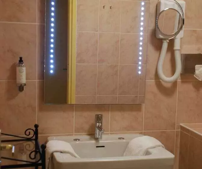 هتل The Originals City, Hôtel Cathédrale, Lisieux