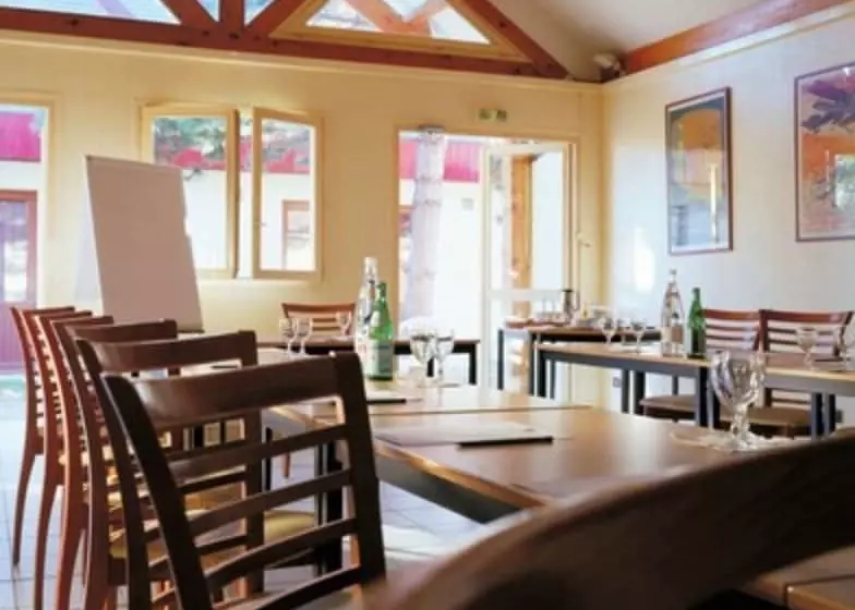 호텔 Logis Hôtel Des Lacs Paris Sud