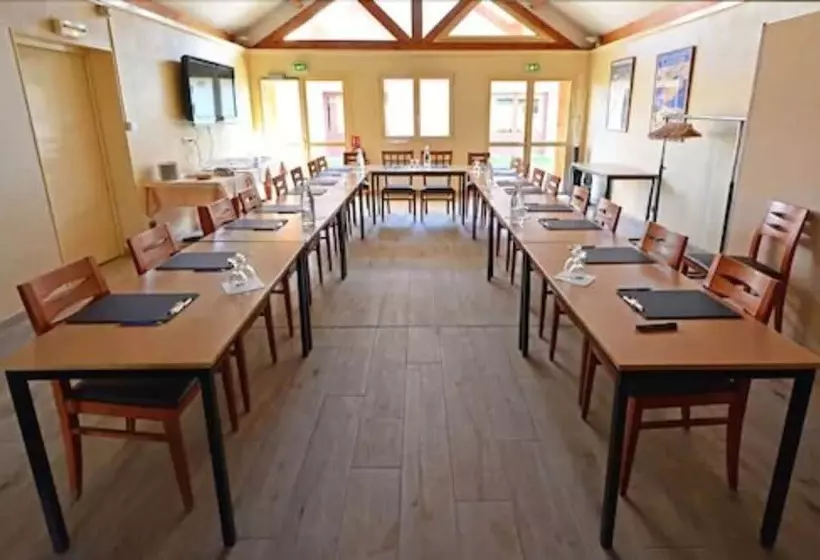 호텔 Logis Hôtel Des Lacs Paris Sud