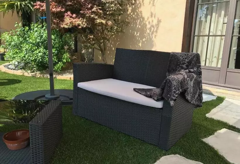 Отель Hostellerie Des Bichonnieres