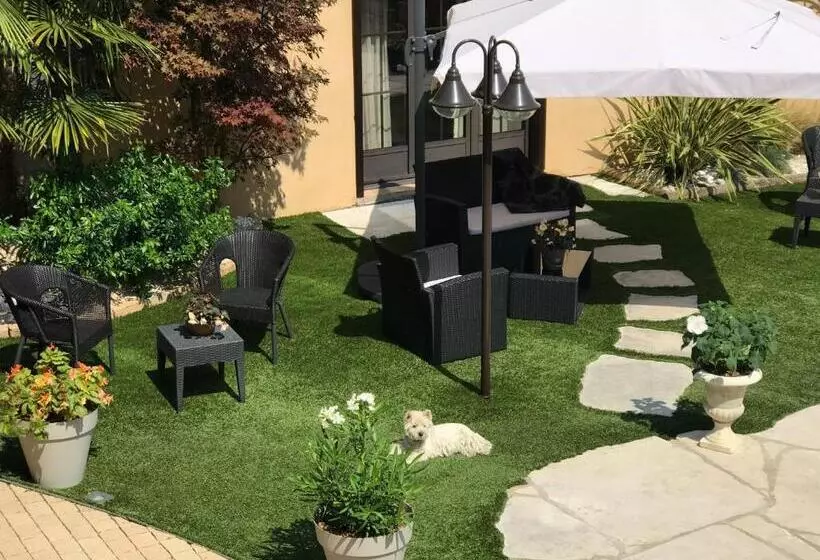 Отель Hostellerie Des Bichonnieres