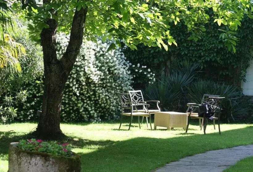 Отель Hostellerie Du Grand Saint Antoine