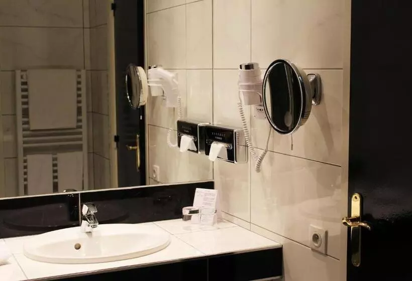 Отель Hostellerie Du Grand Saint Antoine