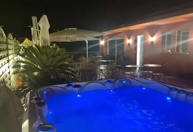 Отель Hôtel Casabella