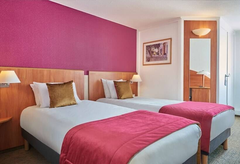 هتل Kyriad Paris Sud Les Ulis Courtaboeuf
