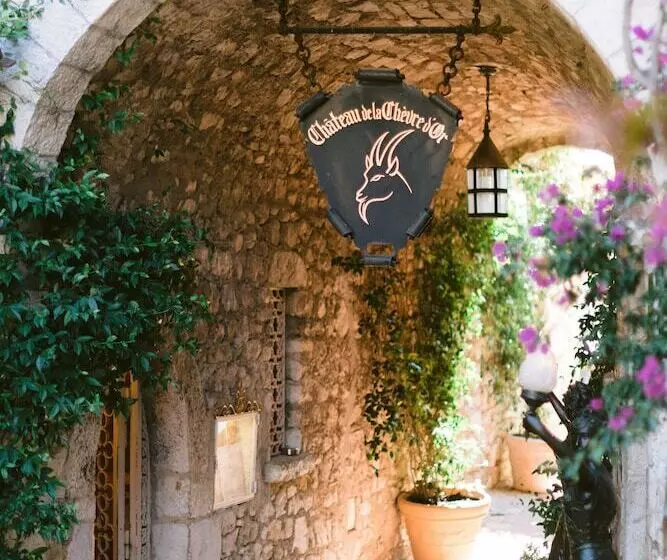 Отель La Chevre D Or