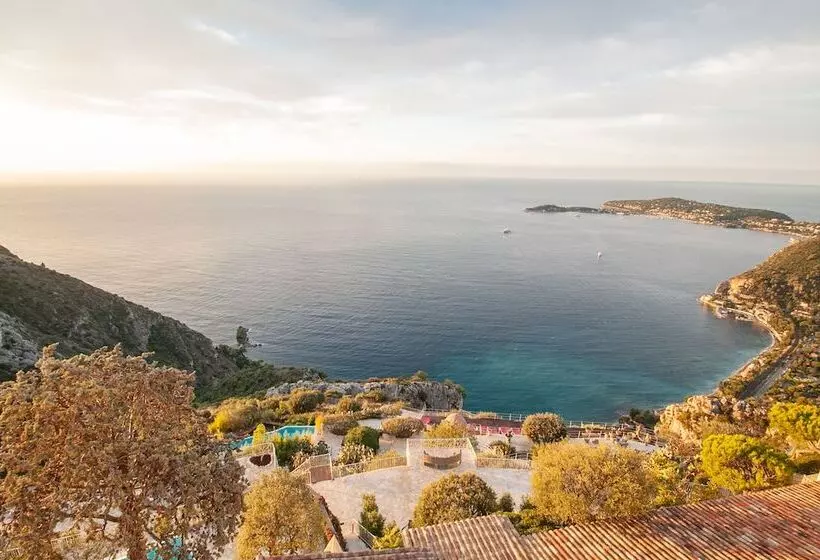 Отель La Chevre D Or