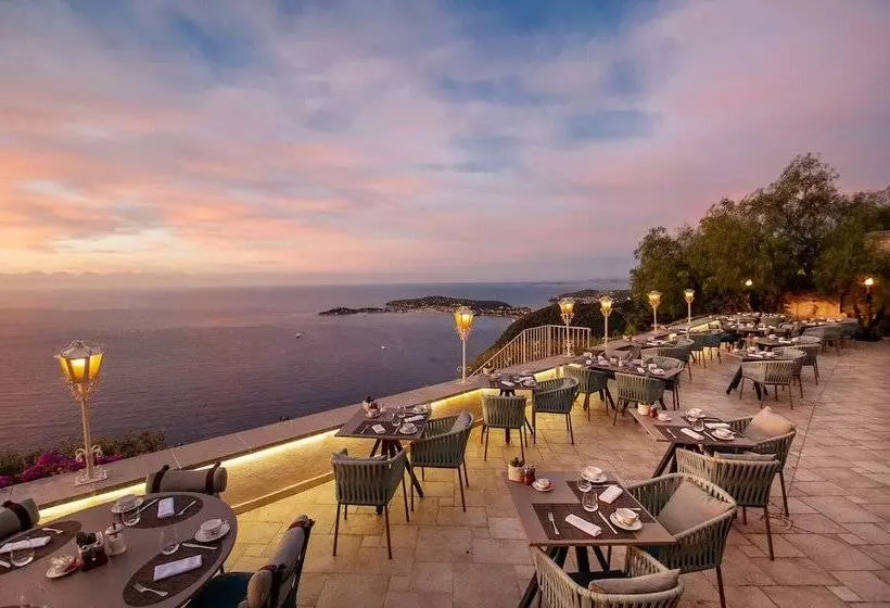 Отель La Chevre D Or