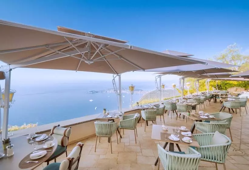 Отель La Chevre D Or