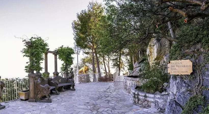 Отель La Chevre D Or