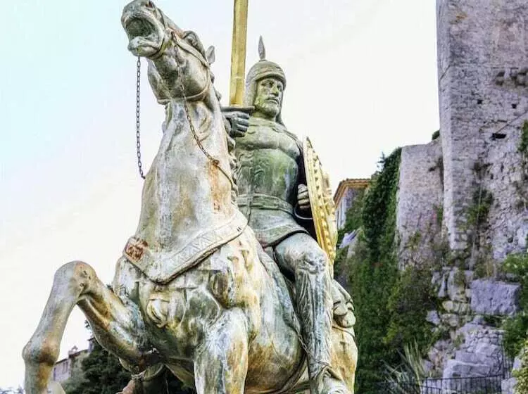 Отель La Chevre D Or