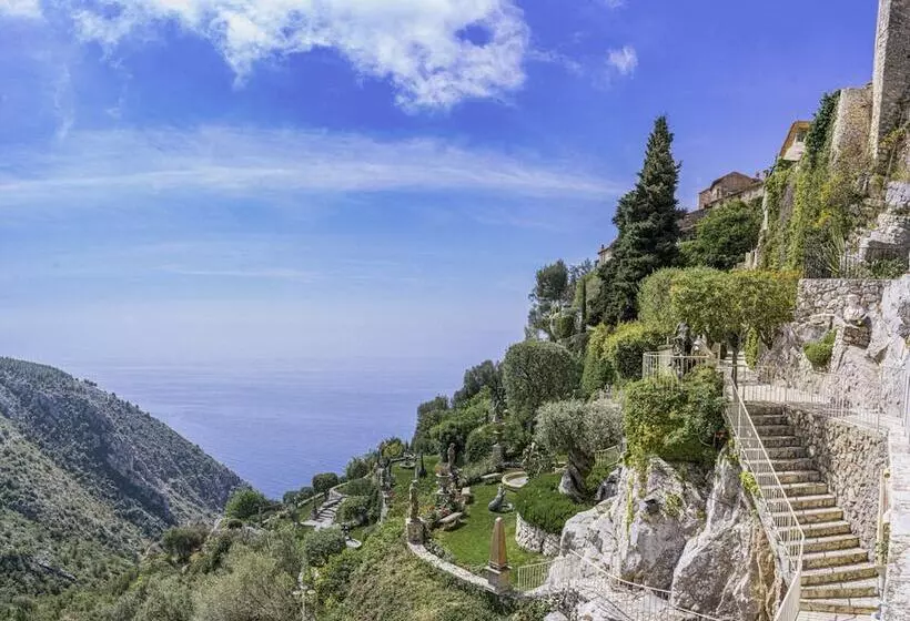 Отель La Chevre D Or