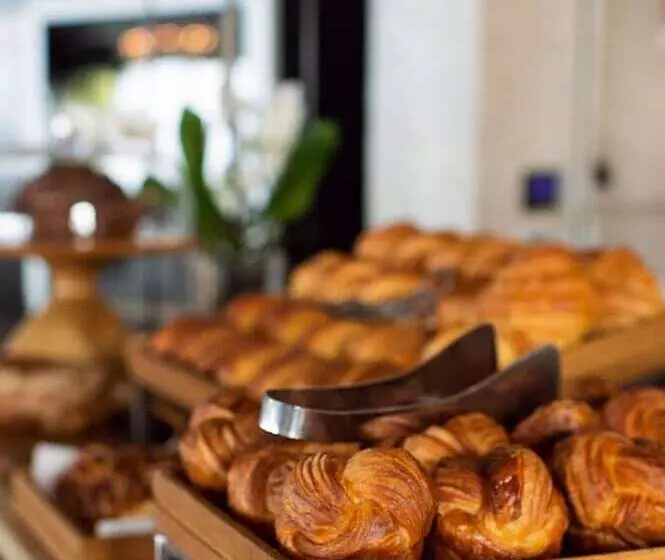 Отель La Chevre D Or