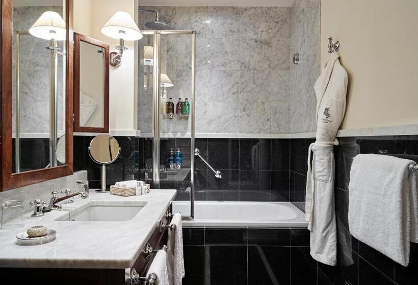 هتل La Tremoille Paris