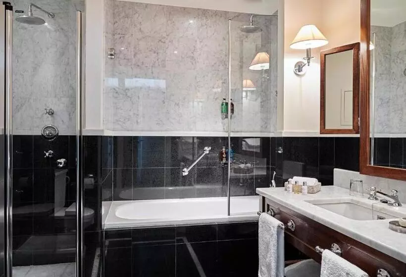 ホテル La Tremoille Paris